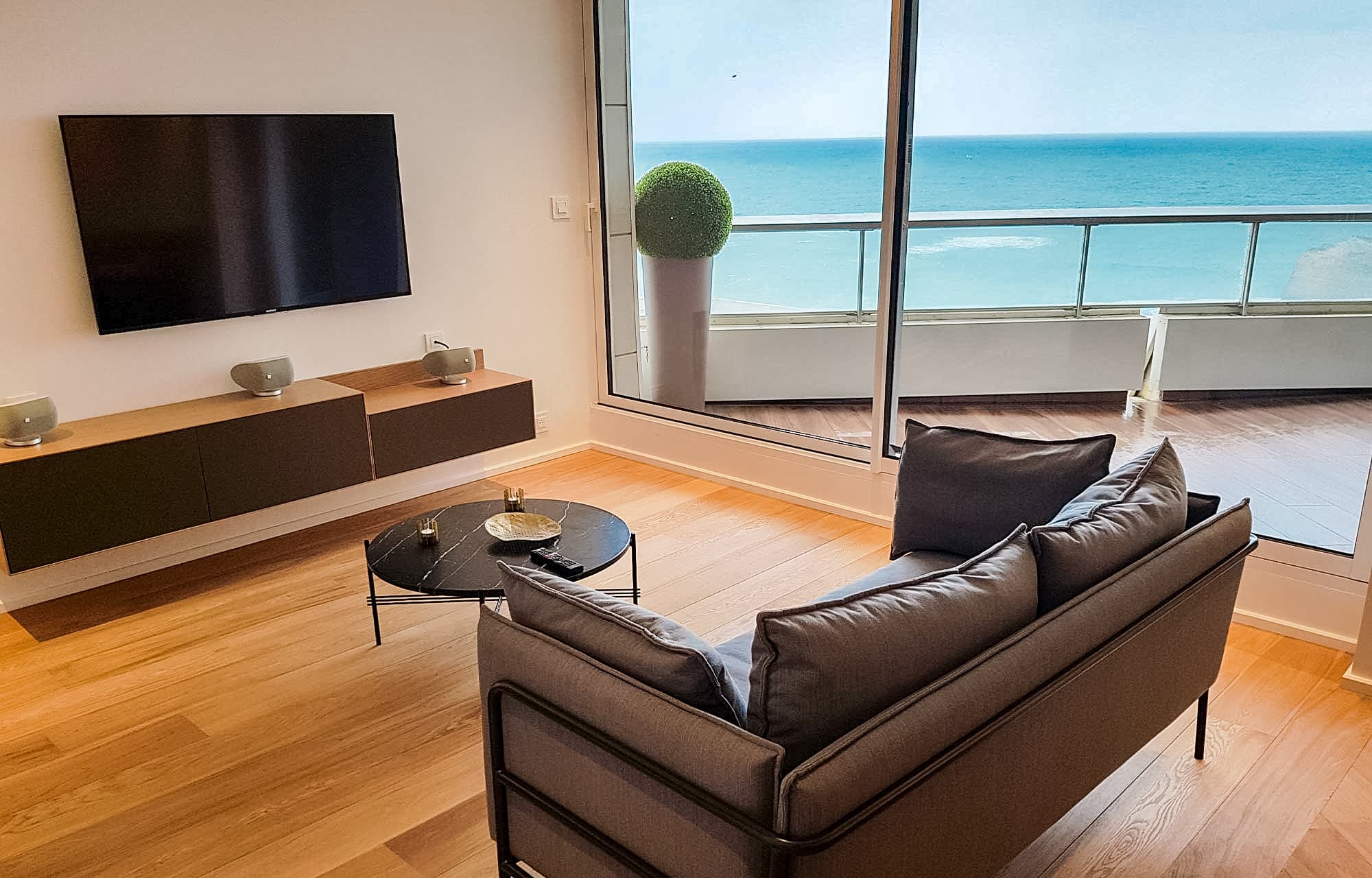 Photo 2 du projet Rénovation d'un appartement au Miramar à Biarritz